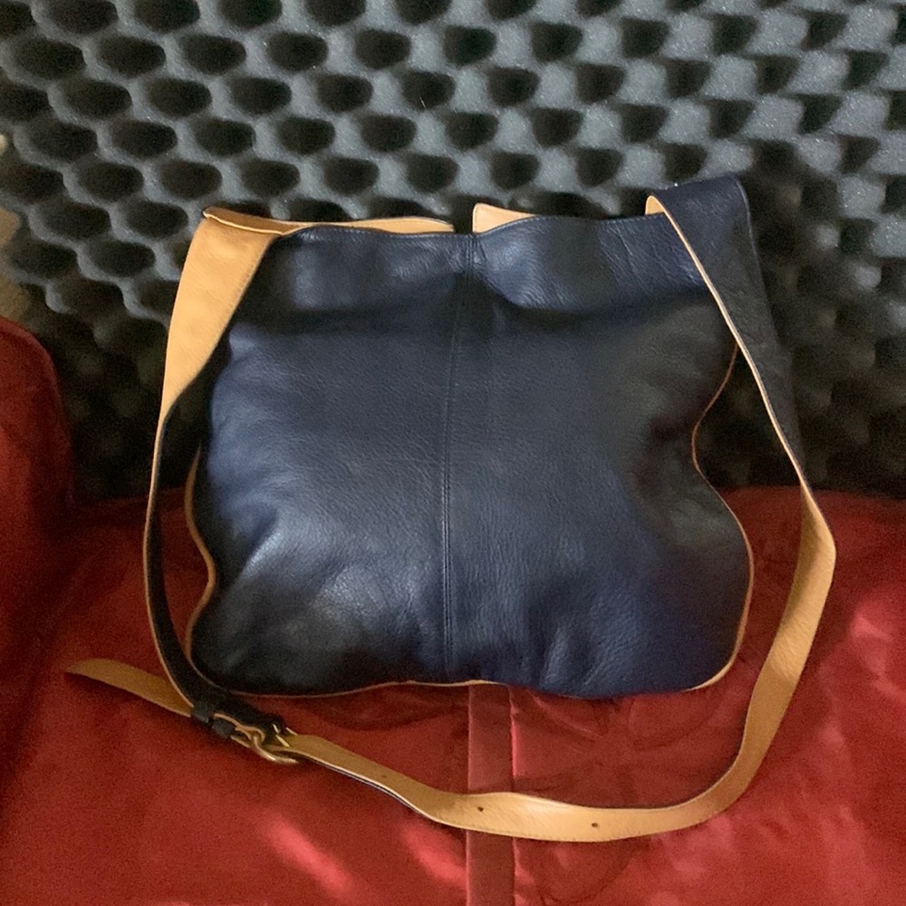Orvis preowned Leather handbag. - Picture 2 of 5